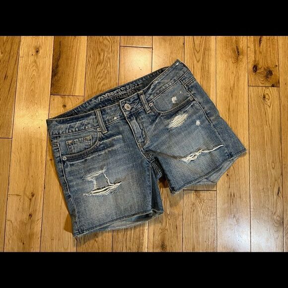 American Eagle Distressed Denim Shorts Size 2 - Picture 1 of 5
